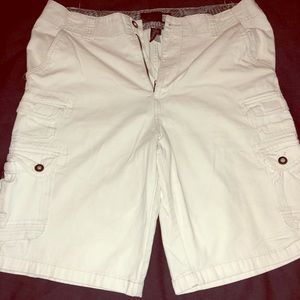 Men’s white cargo shorts